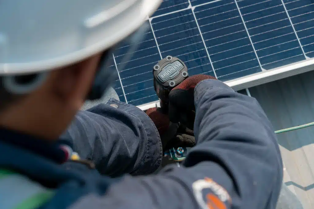 การใช้พลังงานแสงอาทิตย์ด้วยวิธีติดตั้ง solar rooftop 