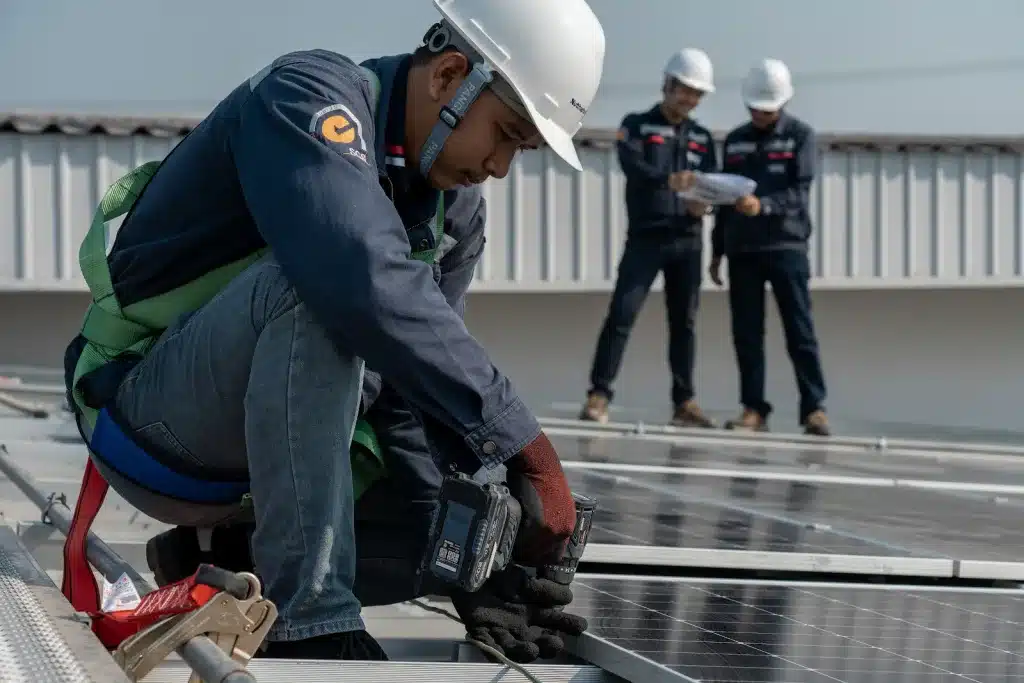 ติดตั้งหลังคาโซล่าเซลล์อย่างปลอดภัย กับณัฐภูมิ อีควิปเม้นท์